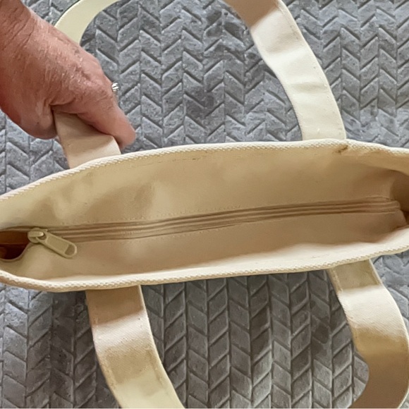 G H Bass Cream and Green Small Purse - Picture 4 of 9